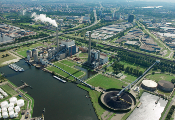 N.V. Nuon Energy’s 630 MW Hemweg coal power plant in Amsterdam, built in the 1990s, supplies energy to 3.1 million households. Image by VATTENFALL